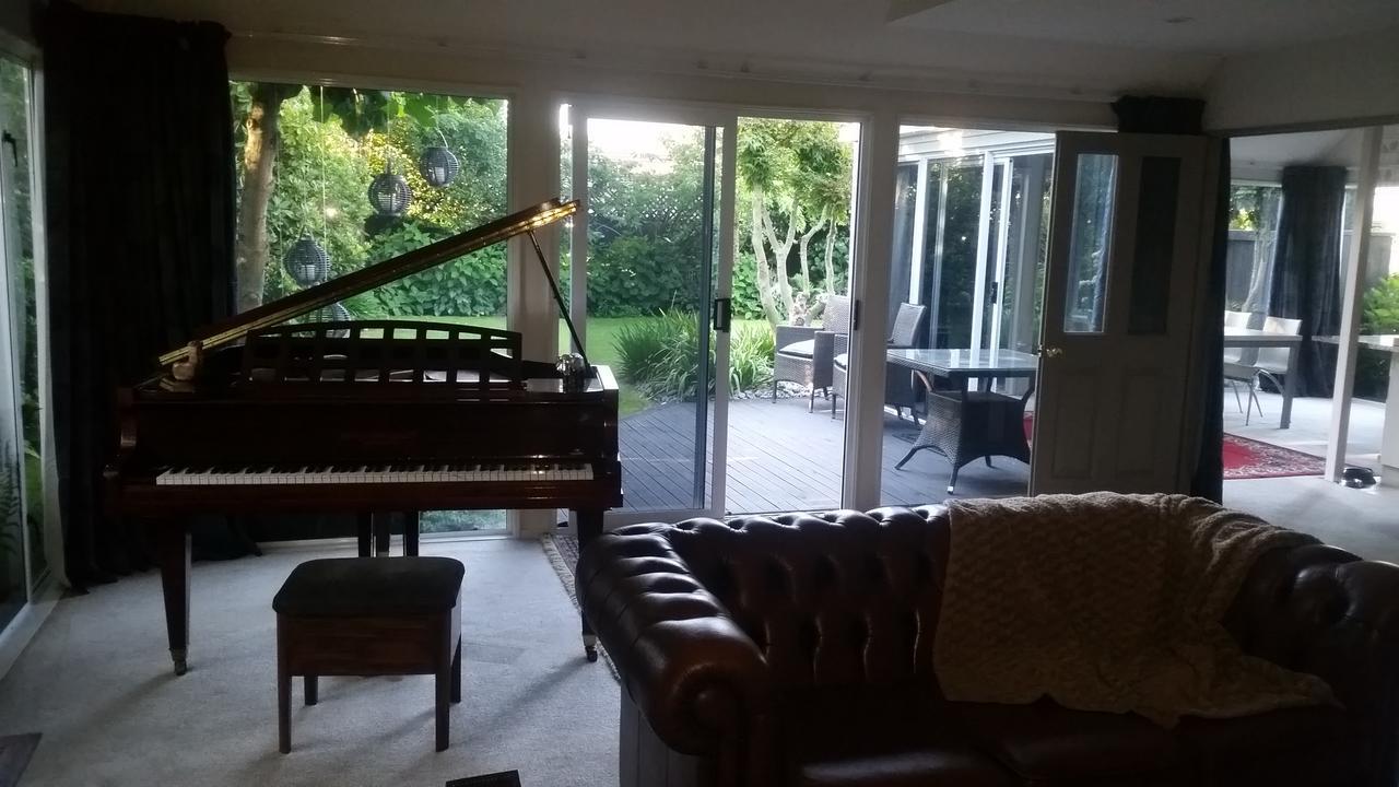 Berni'S Boutique Bnb Κράισττσερτς Εξωτερικό φωτογραφία